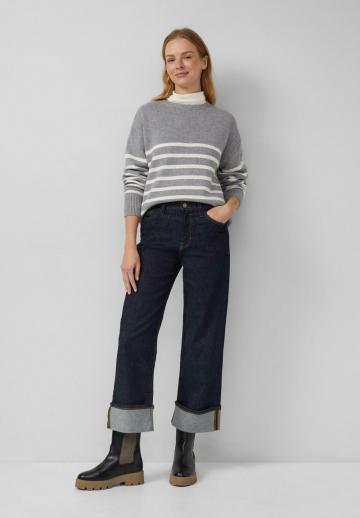 Пуловер в полоску