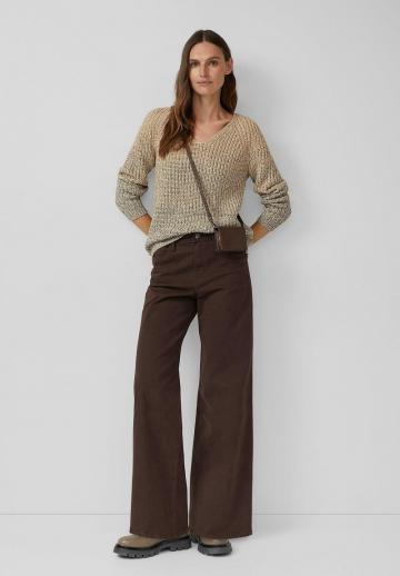 Пуловер с вырезом V