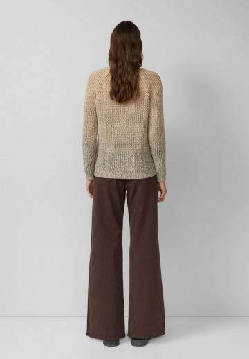 Пуловер с вырезом V