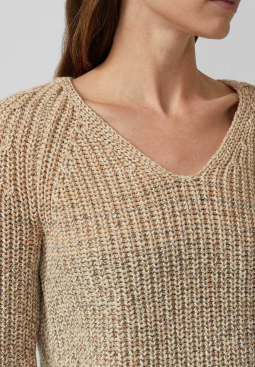 Пуловер с вырезом V