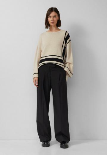 Пуловер в полоску