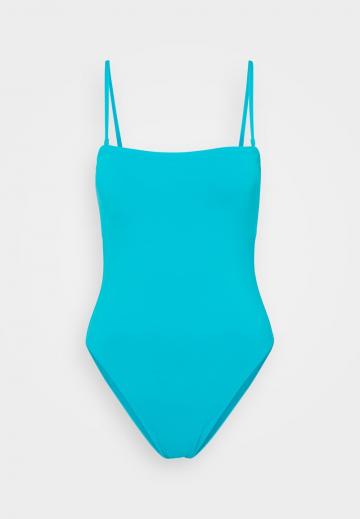 Слитный купальник