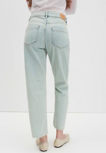 Короткие джинсы