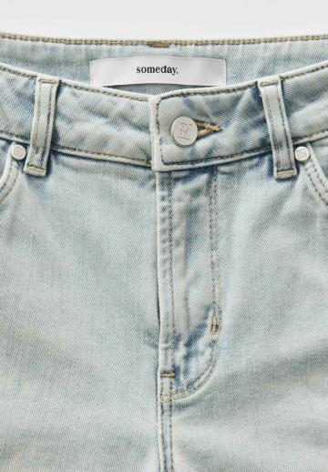 Короткие джинсы