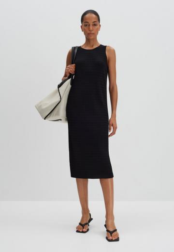 Вязаное платье