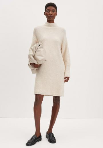 Вязаное платье