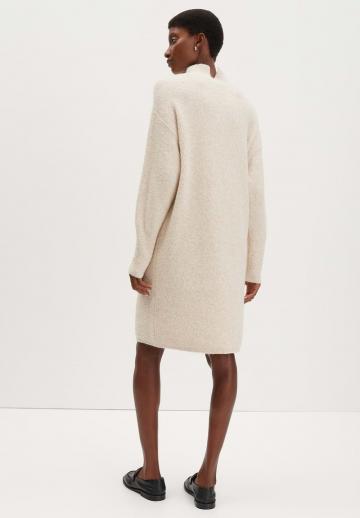 Вязаное платье