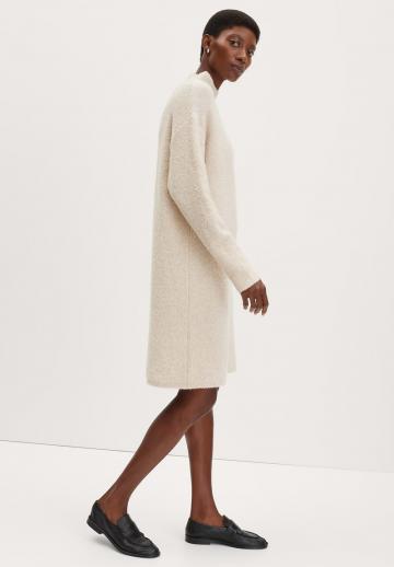 Вязаное платье