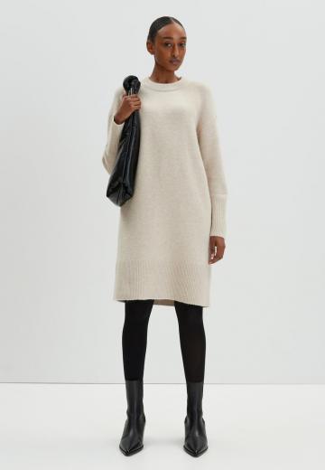 Вязаное платье