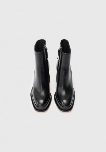 Высокие сапоги