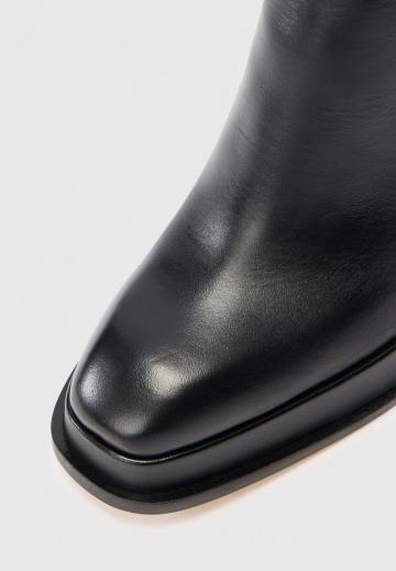 Высокие сапоги