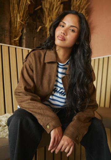 Куртка с накладнымит карманами