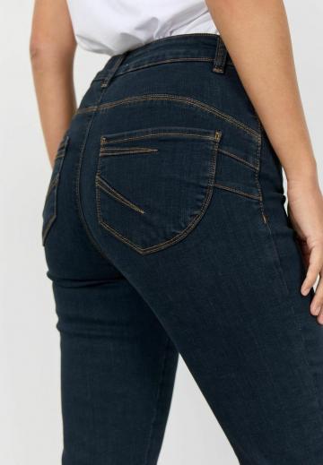 Узкие джинсы