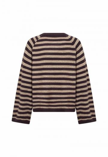 Пуловер в полоску
