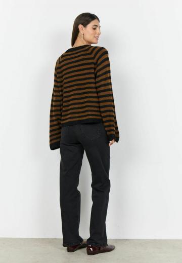 Пуловер в полоску