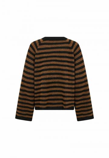 Пуловер в полоску