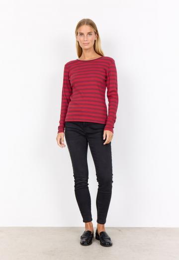 Пуловер в полоску