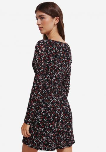 Короткое платье