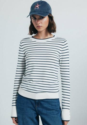 Пуловер в полоску