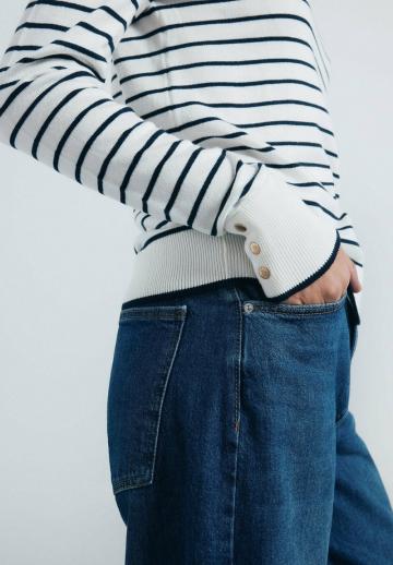 Пуловер в полоску