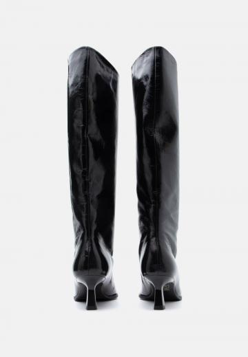 Высокие сапоги