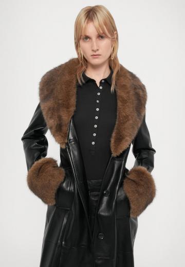 Пальто из искусственной кожи