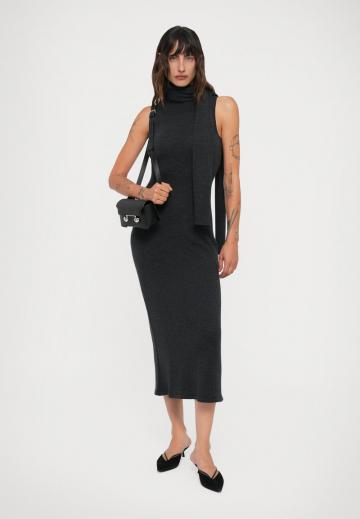 Вязаное платье