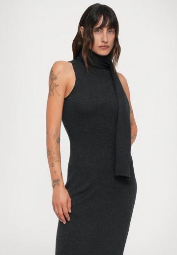 Вязаное платье