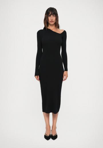 Вязаное платье