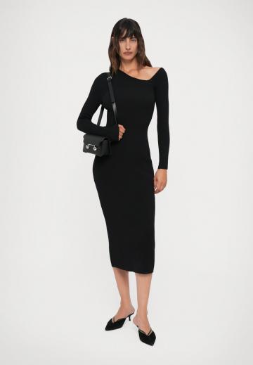 Вязаное платье