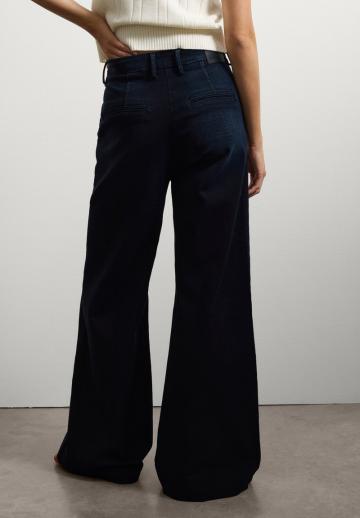 Клешеные джинсы