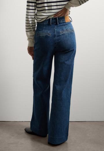 Клешеные джинсы