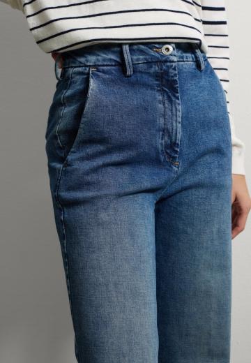 Клешеные джинсы