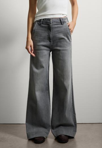 Клешеные джинсы