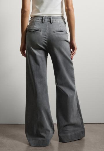 Клешеные джинсы
