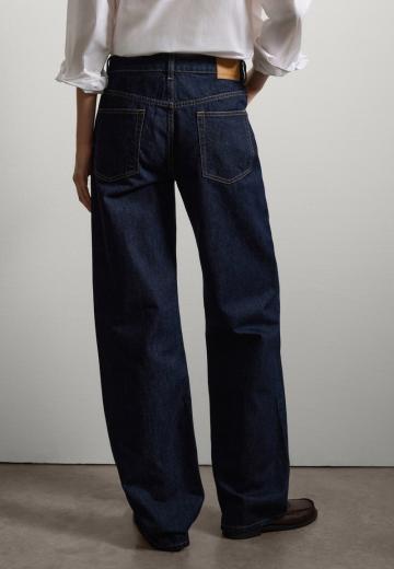 Прямые джинсы