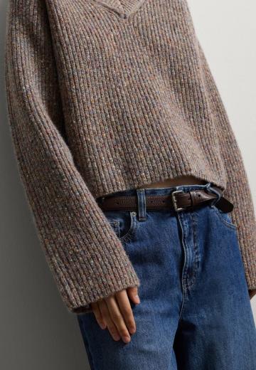 Пуловер с вырезом V