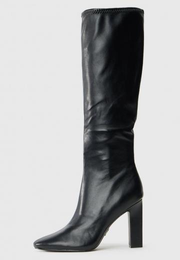 Высокие сапоги