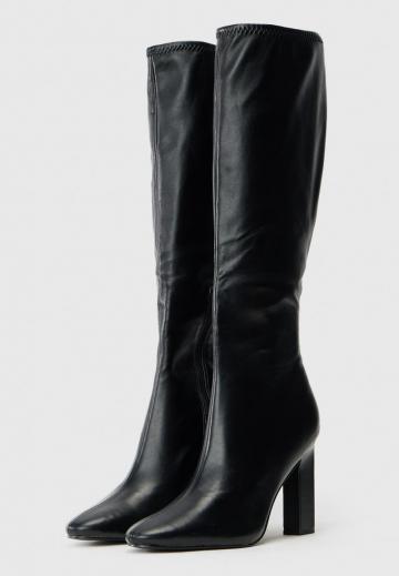 Высокие сапоги