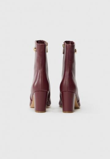 Высокие сапоги