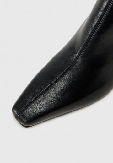 Высокие сапоги