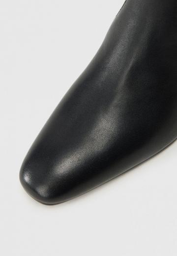 Высокие сапоги