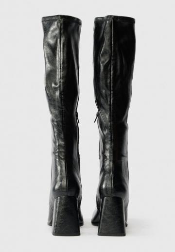 Высокие сапоги