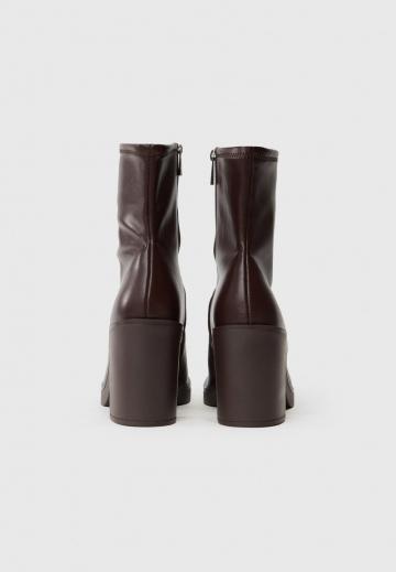 Высокие сапоги