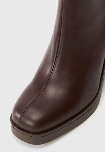 Высокие сапоги