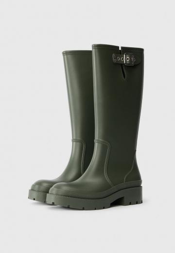 Резиновые сапоги