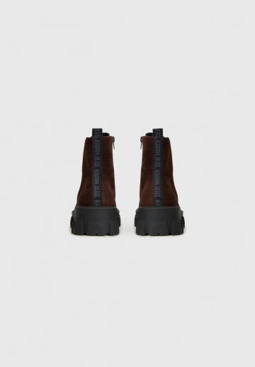 Ботинки на шнуровке