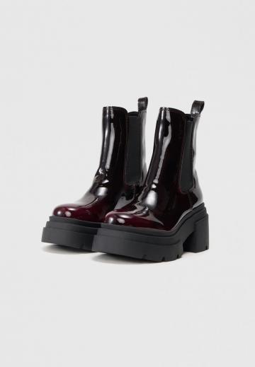 Полусапожки на высоком каблуке