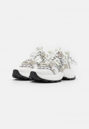 Гандбольные кроссовки