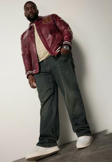 Прямые джинсы